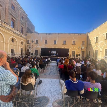 Milazzo. La giornata della legalità con Tina Montinaro e i ragazzi delle  scuole. L'intitolazione dell'Aula consiliare ai giudici Falcone e Borsellino  e agli agenti della scorta - Radio Stereo Sant'Agata - il